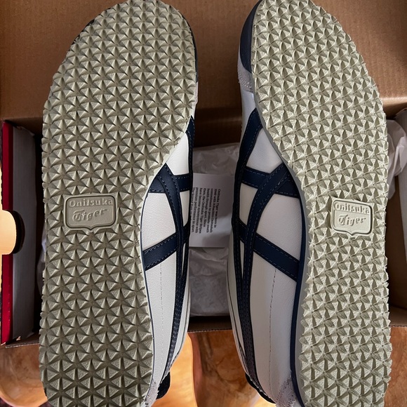 Onitsuka Tiger Cream and Black Sneakers Retro Style - Picture 4 of 8